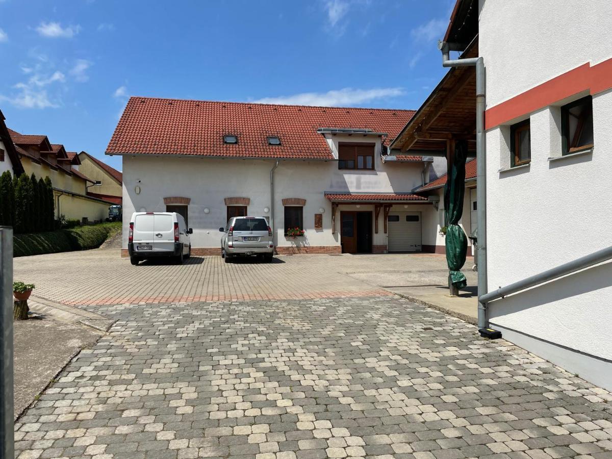 Mayer Pince Panzio Villany Exterior photo