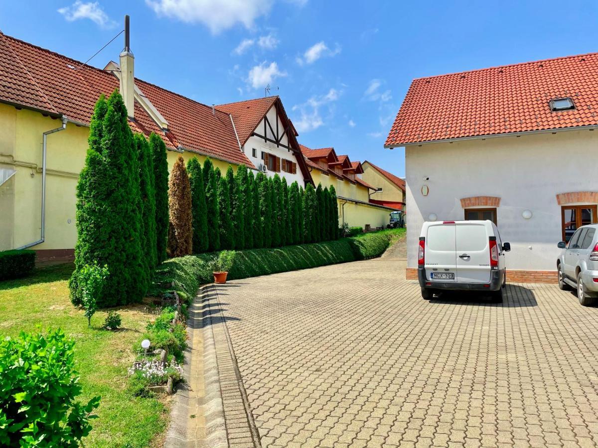 Mayer Pince Panzio Villany Exterior photo